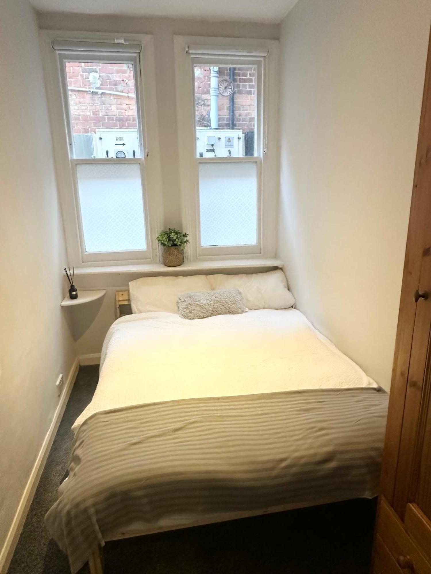 1 Bedroom Flat In Fulham Appartement *